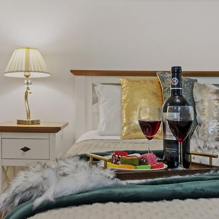 Sweet Luxury Three Rooms Apartment City Center Universitate Бухарест Екстер'єр фото