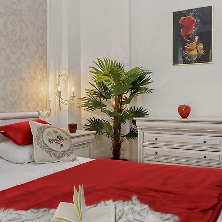 Sweet Luxury Three Rooms Apartment City Center Universitate Бухарест Екстер'єр фото