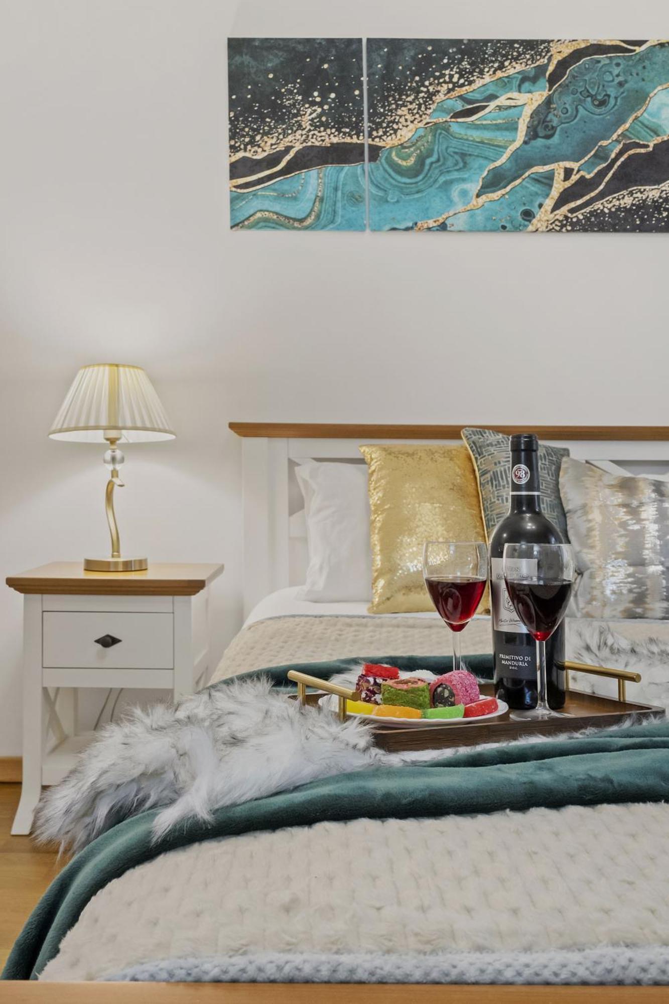 Sweet Luxury Three Rooms Apartment City Center Universitate Бухарест Екстер'єр фото