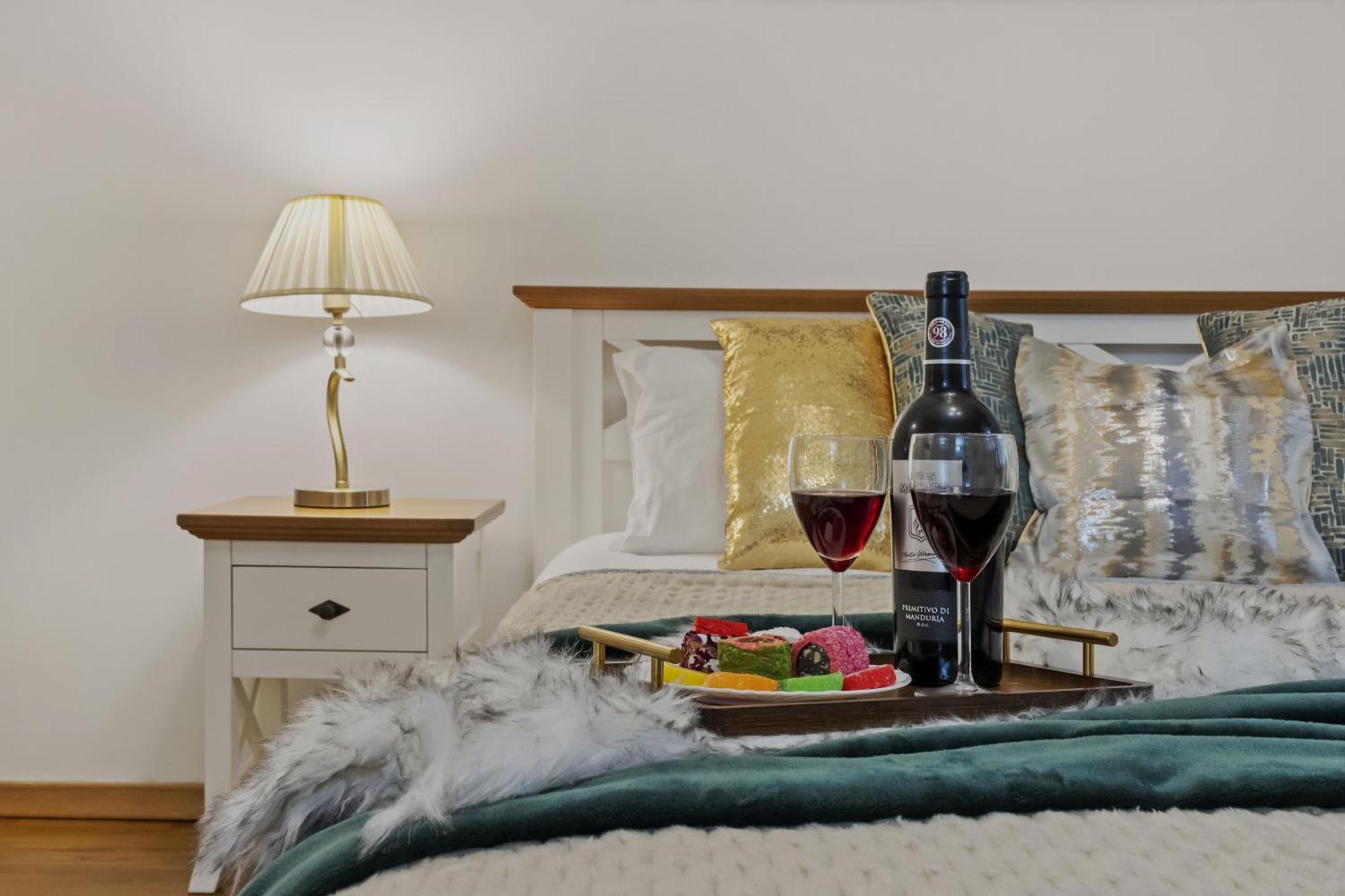 Sweet Luxury Three Rooms Apartment City Center Universitate Бухарест Екстер'єр фото