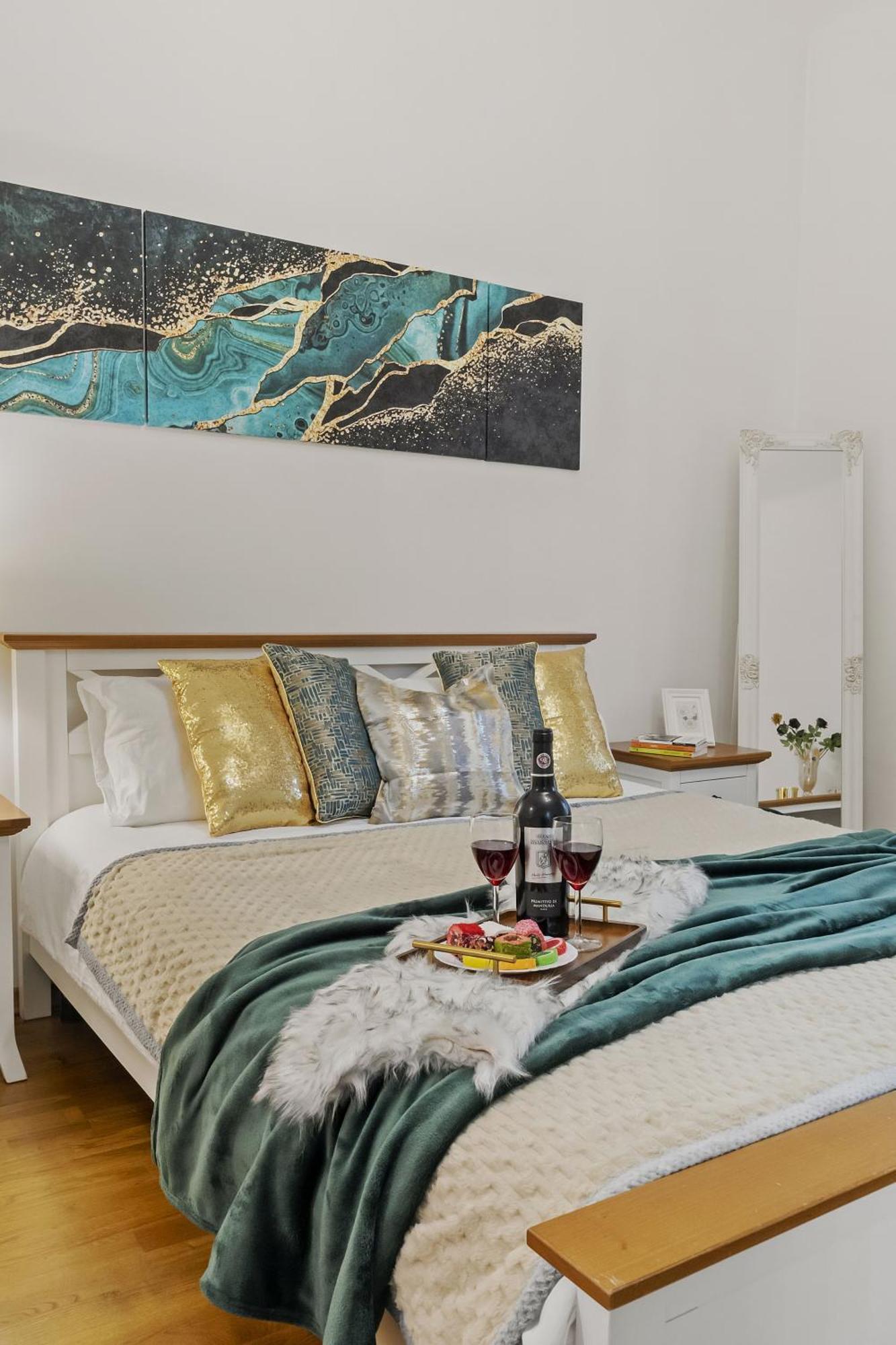Sweet Luxury Three Rooms Apartment City Center Universitate Бухарест Екстер'єр фото