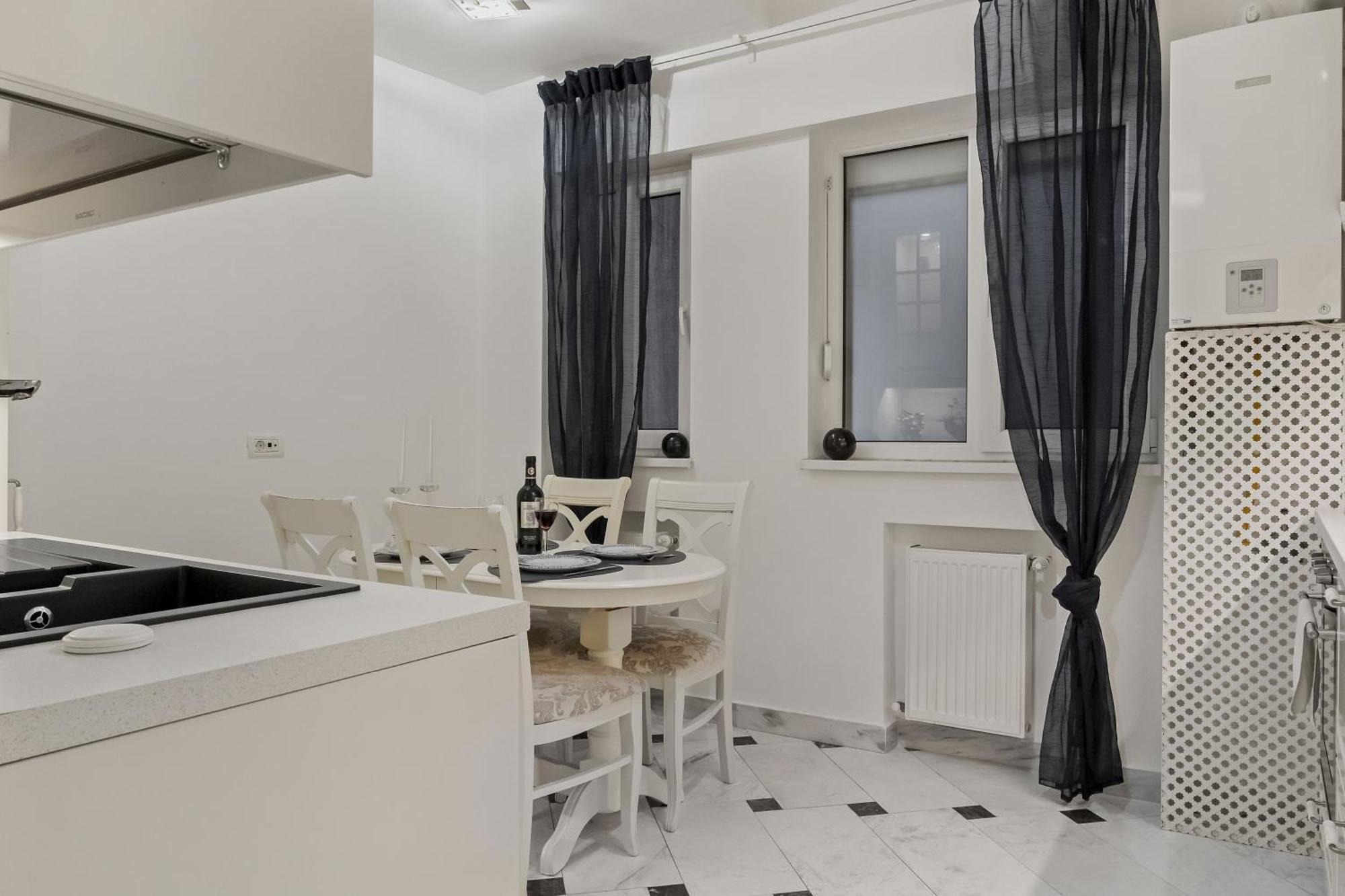 Sweet Luxury Three Rooms Apartment City Center Universitate Бухарест Екстер'єр фото