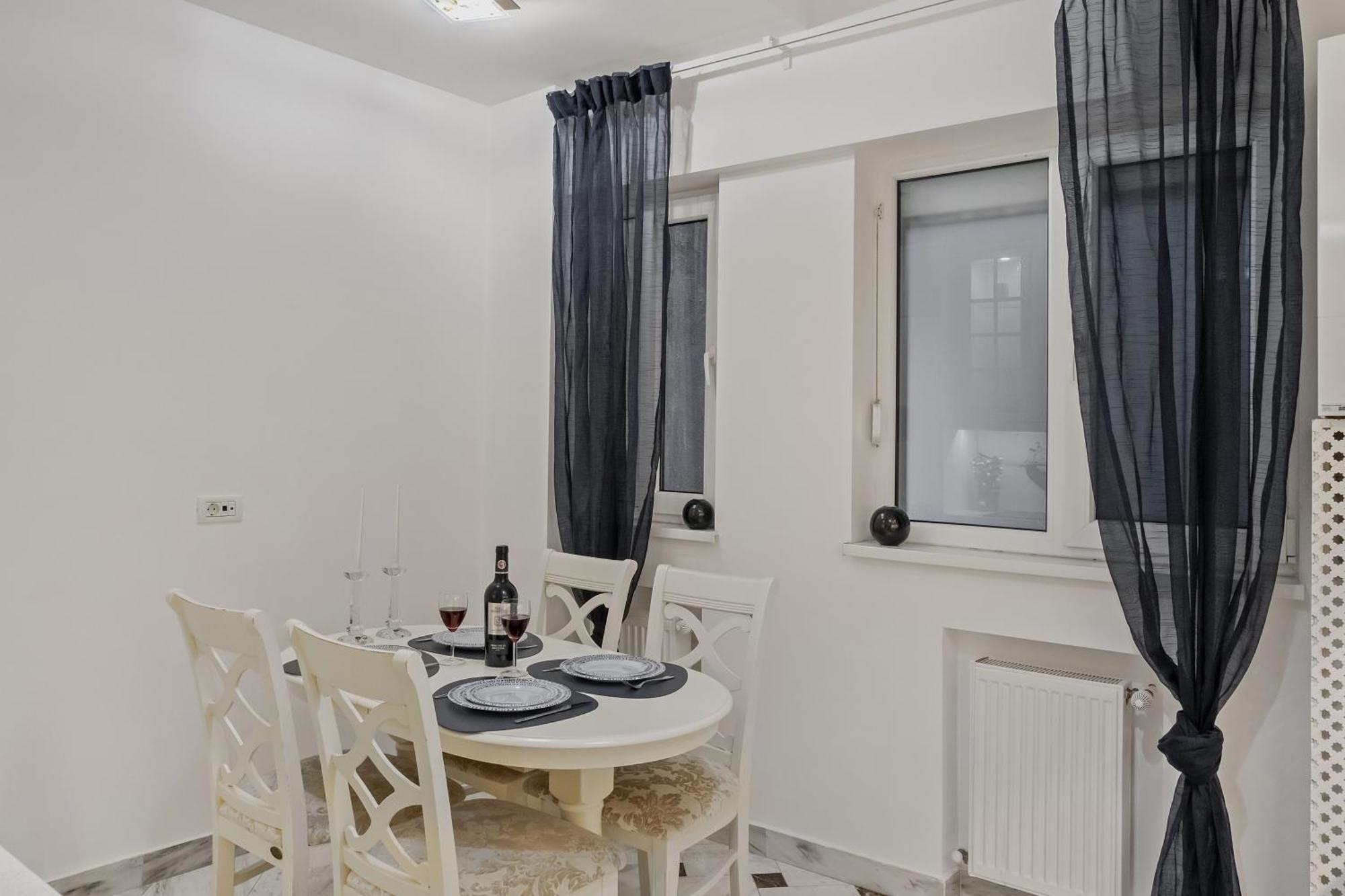 Sweet Luxury Three Rooms Apartment City Center Universitate Бухарест Екстер'єр фото