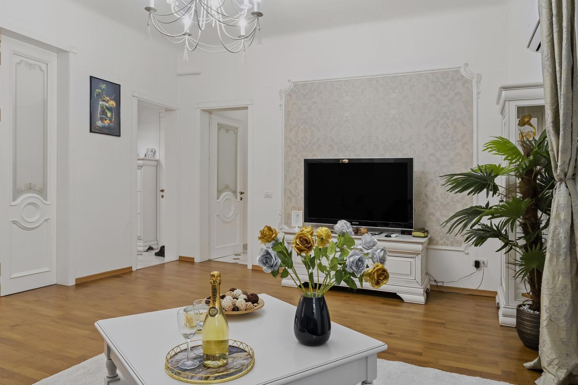 Sweet Luxury Three Rooms Apartment City Center Universitate Бухарест Екстер'єр фото